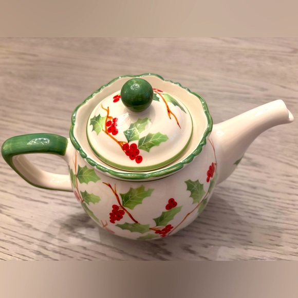 Andrea Sadek “Holly Berries” Teapot - Picture 3 of 4